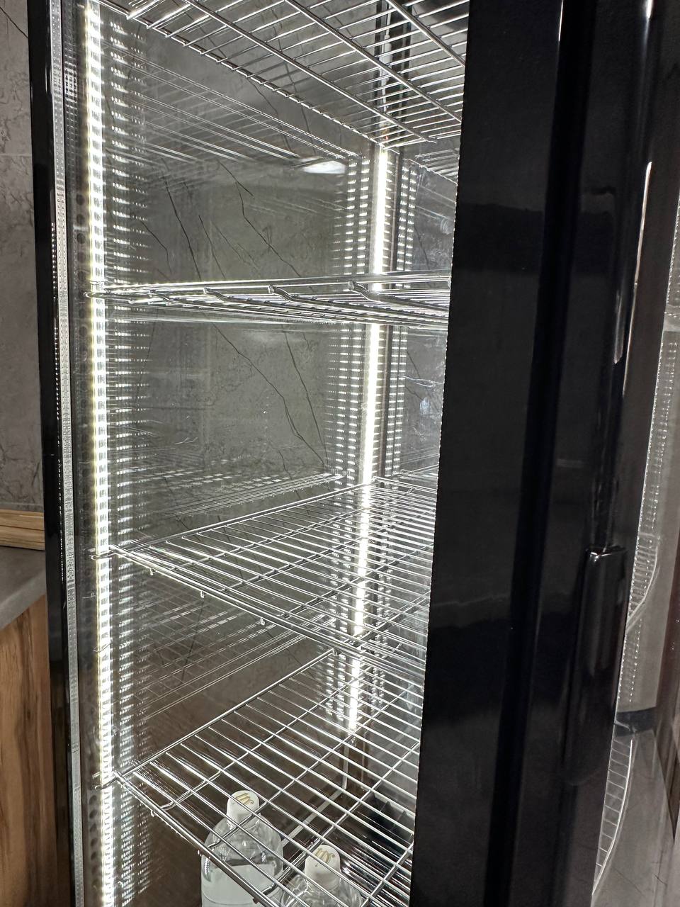 Холодильная витрина GoodFood RT235L3 чёрная